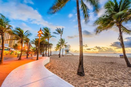Apartamento New Listing! Modern Resort Condo With Ocean View Condo