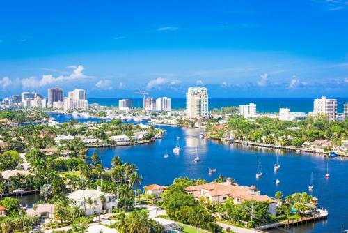 Apartamento New Listing! Modern Resort Condo With Ocean View Condo
