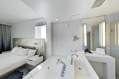 Apartamento New Listing! Modern Resort Condo With Ocean View Condo