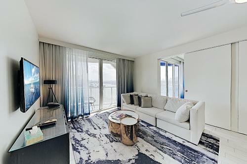 Apartamento New Listing! Modern Resort Condo With Ocean View Condo