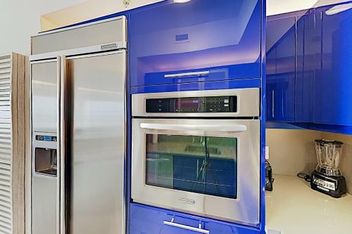 Apartamento New Listing! Modern Resort Condo With Ocean View Condo