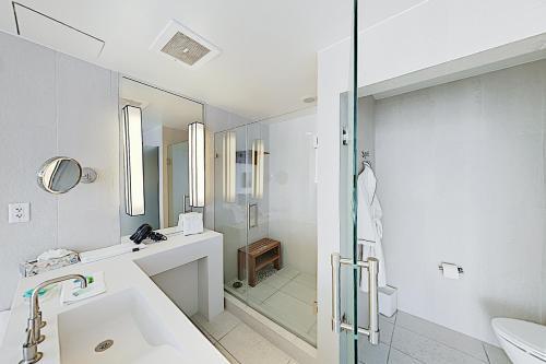 Apartamento New Listing! Modern Resort Condo With Ocean View Condo