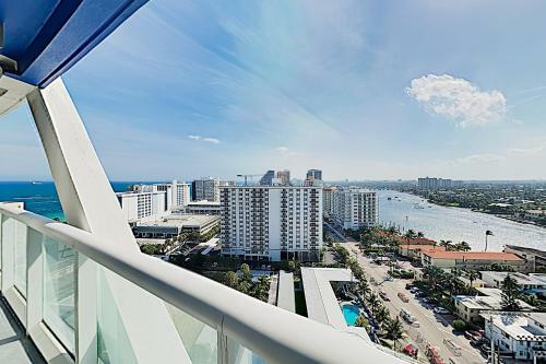 Apartamento New Listing! Modern Resort Condo With Ocean View Condo