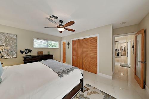 Steps To Beach! Heated Pool, Spa & Chef's Kitchen Home
