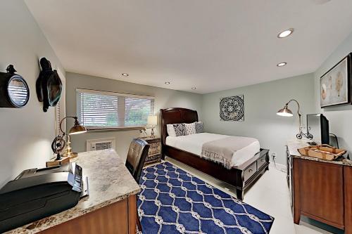 Steps To Beach! Heated Pool, Spa & Chef's Kitchen Home