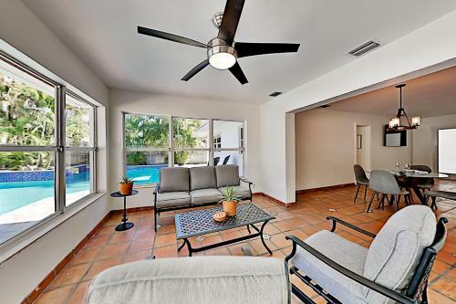 Renovated Coral Ridge Home With Pool, Grill & Spa Home