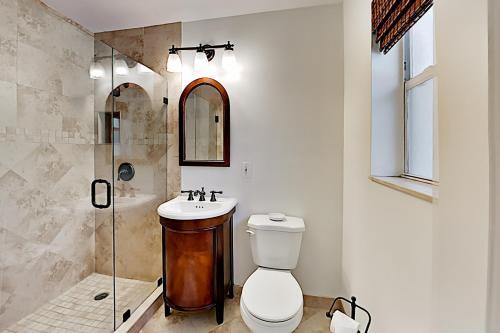 Renovated Coral Ridge Home With Pool, Grill & Spa Home