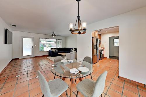 Renovated Coral Ridge Home With Pool, Grill & Spa Home