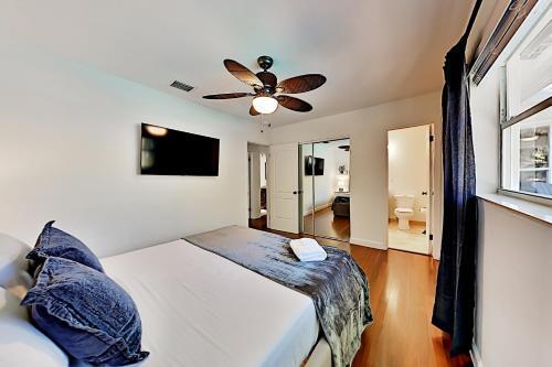 Renovated Coral Ridge Home With Pool, Grill & Spa Home
