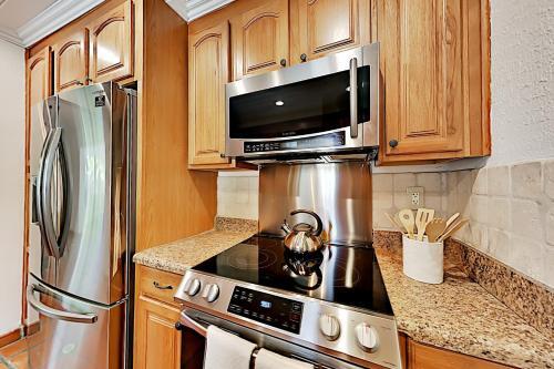 Renovated Coral Ridge Home With Pool, Grill & Spa Home