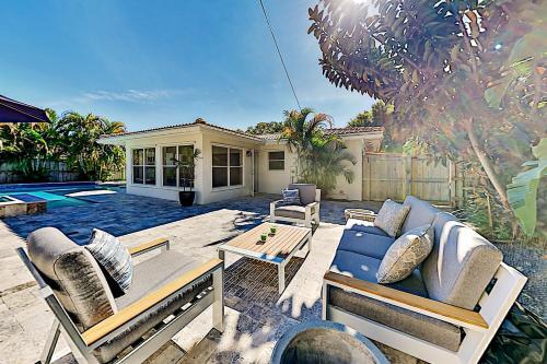 Renovated Coral Ridge Home With Pool, Grill & Spa Home