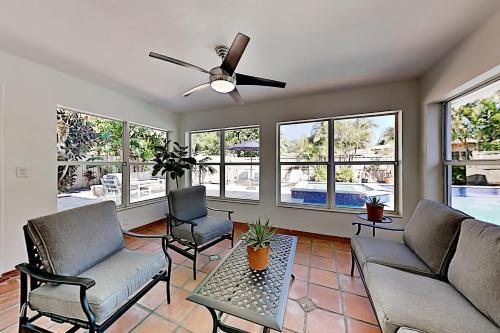 Renovated Coral Ridge Home With Pool, Grill & Spa Home