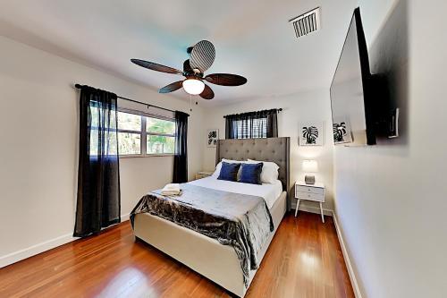 Renovated Coral Ridge Home With Pool, Grill & Spa Home