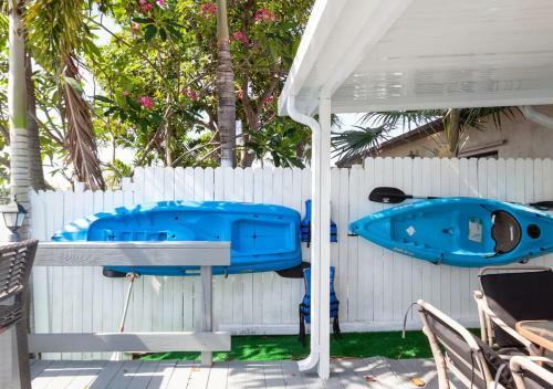 3,2 Lake House With Water Front Bar
