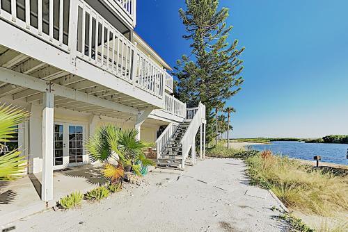 New Listing! Estero Island Beachfront Home With Pool Home