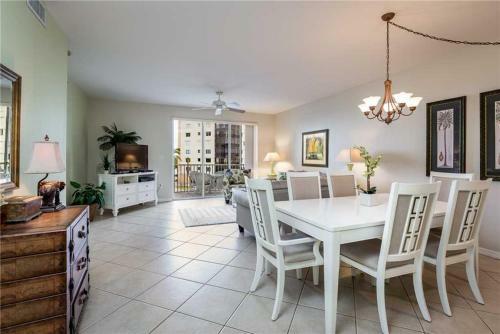 Apartamento Casa Marina 623-6, 2 Bedroom, Sleeps 6, Wifi, Elevator, Canal Front, Pool