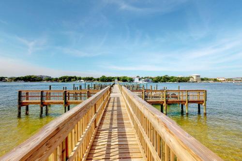4 Bed 3 Bath Vacation Home In Okaloosa Island