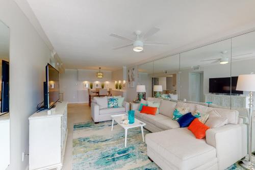 Island Echos 7th Floor Condos