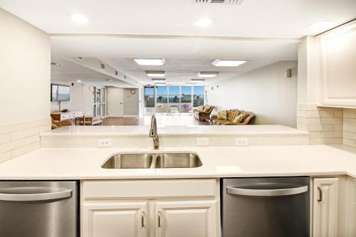 Island Echos 7th Floor Condos