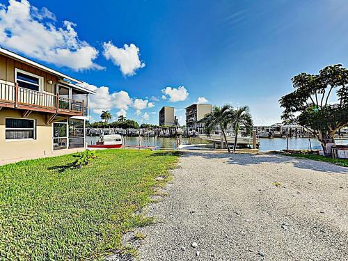Apartamento Canal-side Condo With Private Dock, Boats & Bikes Duplex