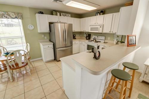 Beautiful Pool Area Gated Community! Home