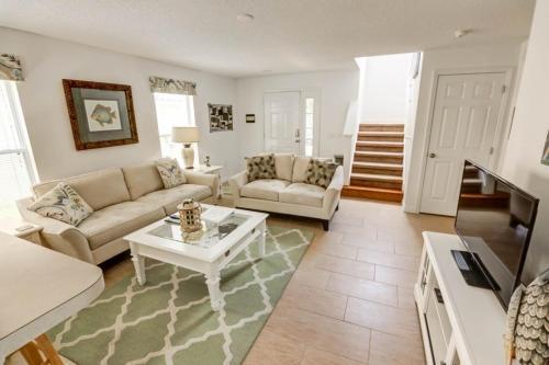 Beautiful Pool Area Gated Community! Home