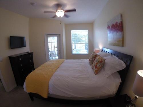South Facing Pool & Game Room! Home