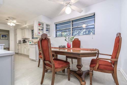 Gorgeous Home In Gulf Breeze