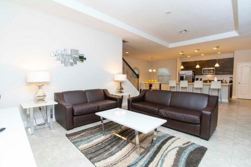Stunning 4 Bd Single Family W/ Pool 175