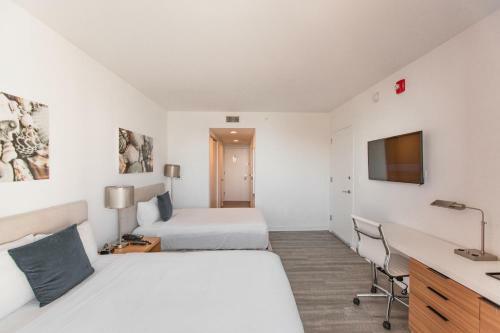 Beachwalk 2105b Independent Superior Room