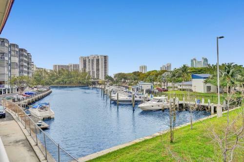 Beautiful Cozy Studio Apartment Walk From The Ocean!