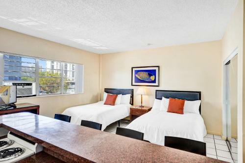 Gorgeous 1br Apartment, A Walk From The Beach