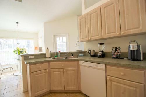Relax And Enjoy The Sunny Florida In Villa Valk Home