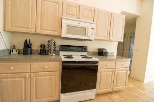 Relax And Enjoy The Sunny Florida In Villa Valk Home