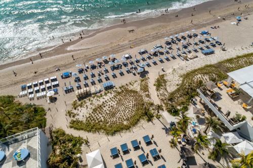 Beach Front Premium Two Bedroom Apartment 10th Fl Great Views!