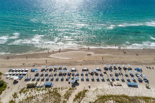 Beach Front Premium Two Bedroom Apartment 10th Fl Great Views!
