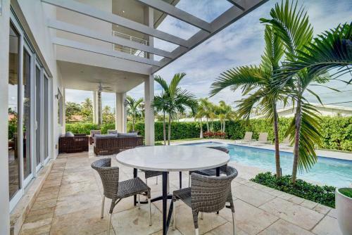Villa Modern Luxurious Beach Retreat-5 Br With/pool
