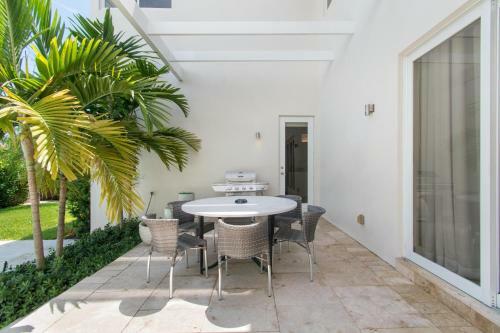 Villa Modern Luxurious Beach Retreat-5 Br With/pool