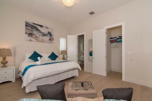 Villa Modern Luxurious Beach Retreat-5 Br With/pool