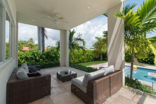 Villa Modern Luxurious Beach Retreat-5 Br With/pool