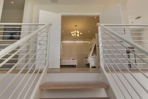Villa Modern Luxurious Beach Retreat-5 Br With/pool