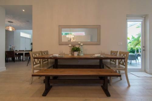 Villa Modern Luxurious Beach Retreat-5 Br With/pool