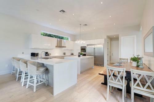 Villa Modern Luxurious Beach Retreat-5 Br With/pool