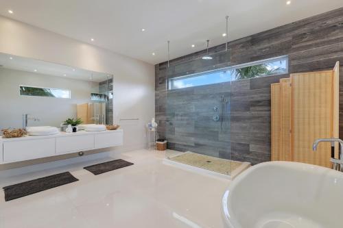 Villa Modern Luxurious Beach Retreat-5 Br With/pool