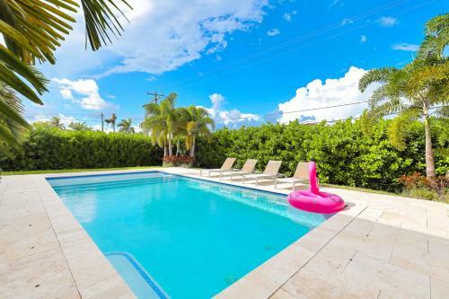 Villa Modern Luxurious Beach Retreat-5 Br With/pool