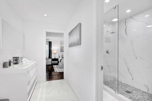 Gorgeous 5br W/heated Pool Close To Beach