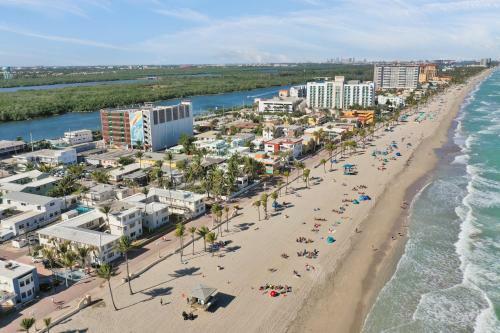 Gorgeous 5br W/heated Pool Close To Beach