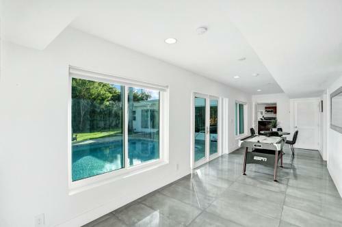 Gorgeous 5br W/heated Pool Close To Beach