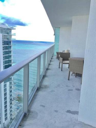Hyde Beach 2 Bedroom Beachfront Spectacular Apartment