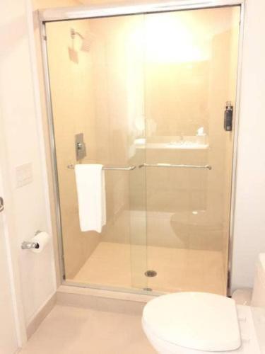 Hyde Beach 2 Bedroom Beachfront Spectacular Apartment